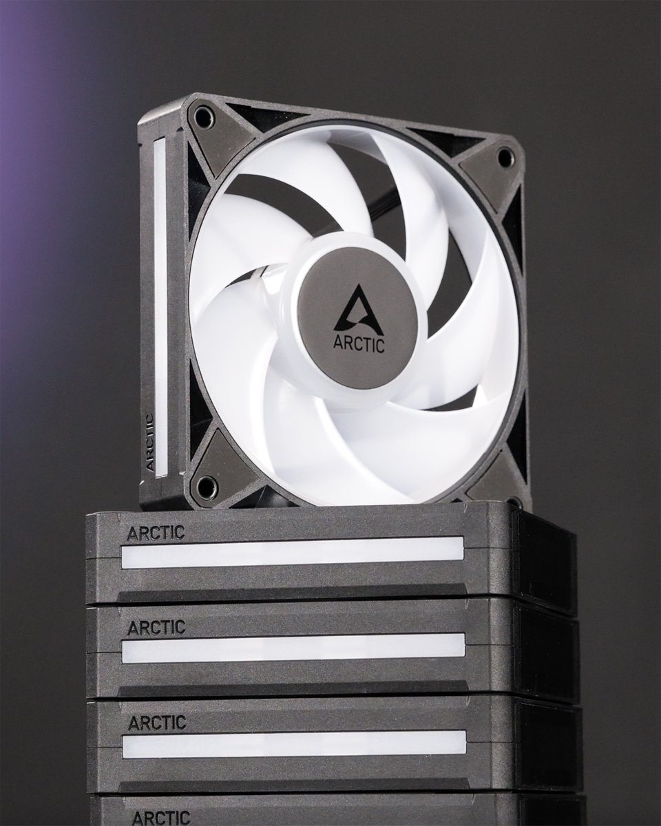 ARCTIChannel's tweet photo. BioniX P12 A-RGB, in a build by @mr_matt_lee ✨

450–3000 rpm, up to 76 cfm (129 m³/h), and a daisy-chain system that links up to three fans to one A-RGB connector for a tidy build.

Share your ARCTIC build with #CooledByARCTIC👇
-
#CooledByARCTIC #ARCTICCooling #BioniX #PCbuild https://t.co/jBz1ULYWf3