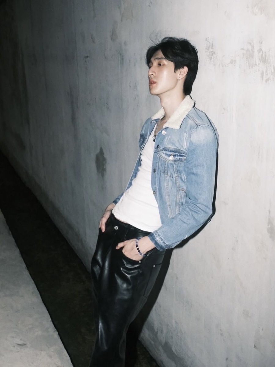 sugarplumdear's tweet photo. คือพี่แกไม่มียุคมืดเลยหรอวะ หล่อทุกยุคทุกสมัยเลยหว่ะ 😭😭 https://t.co/AK71ALNpr5
