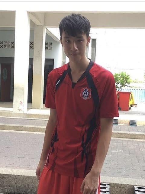 sugarplumdear's tweet photo. คือพี่แกไม่มียุคมืดเลยหรอวะ หล่อทุกยุคทุกสมัยเลยหว่ะ 😭😭 https://t.co/AK71ALNpr5