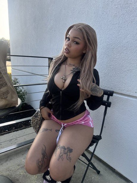 princesssypv's tweet photo. look better blonde 😍🍒 https://t.co/47sxphWOKb