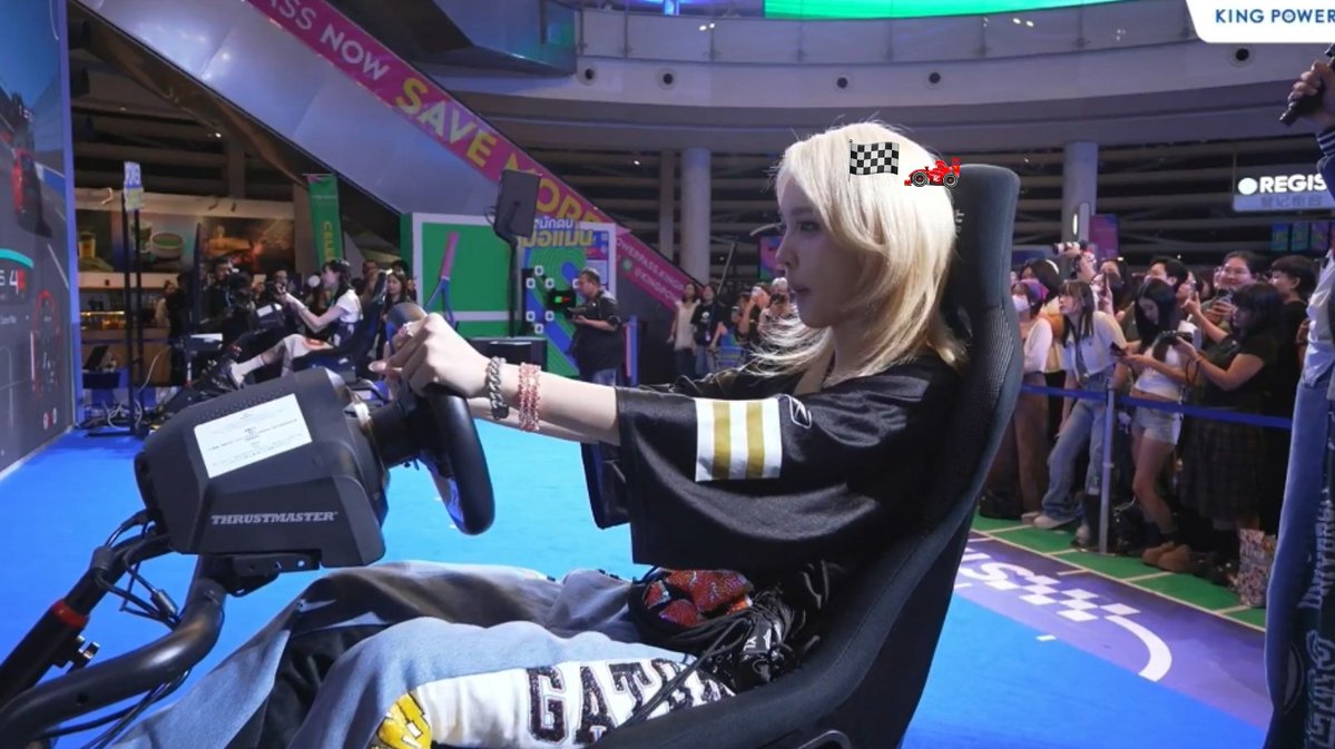 moon_aynt's tweet photo. COOL VS CUTE 🏎️

KINGPOWER 37TH WITH JJJ
#KingPowerxJanJingjing 
#JanJingJing #JANHAE #JingJingYu https://t.co/AyBEOjDnEg