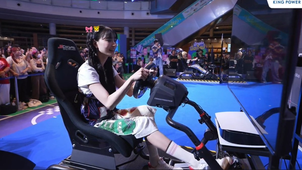 moon_aynt's tweet photo. COOL VS CUTE 🏎️

KINGPOWER 37TH WITH JJJ
#KingPowerxJanJingjing 
#JanJingJing #JANHAE #JingJingYu https://t.co/AyBEOjDnEg