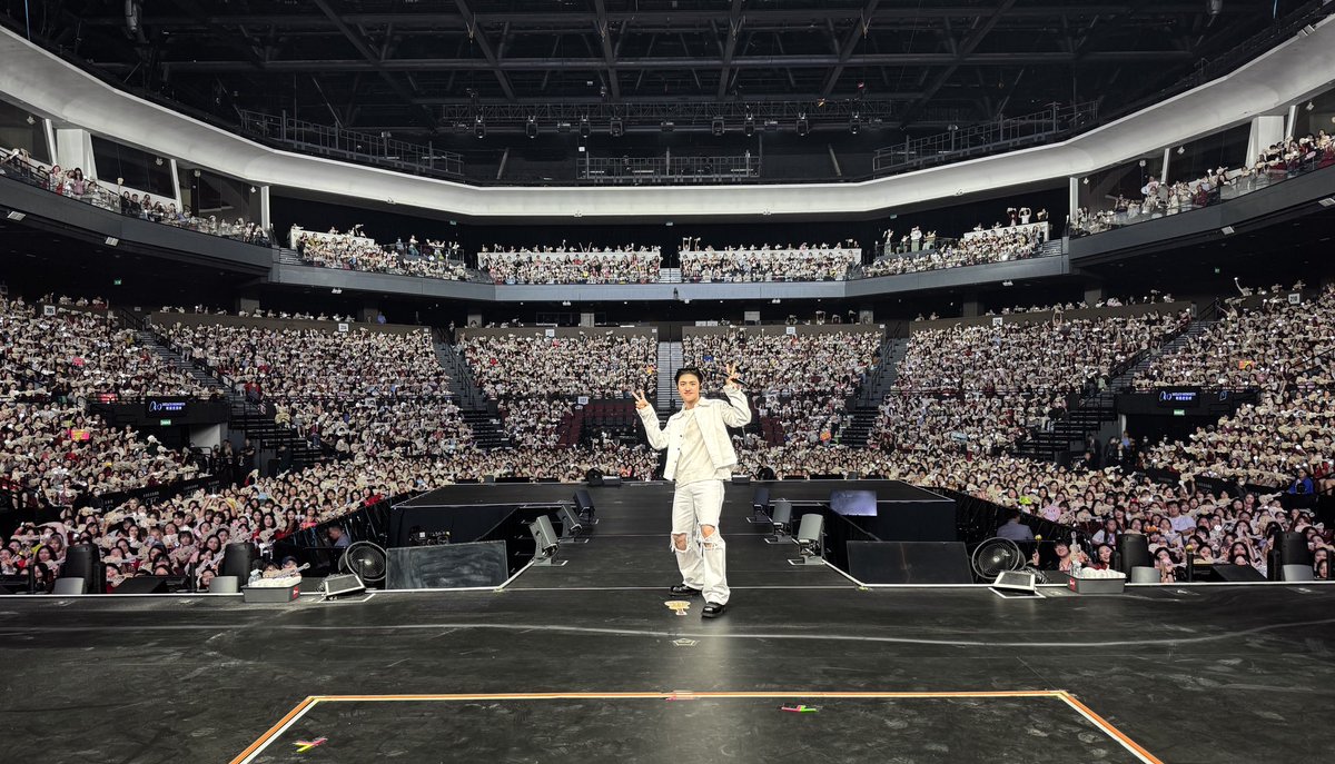 DOHKYUNGSOO_X's tweet photo. [📸]

26.10.18
<2026-2027 DOH KYUNG SOO
CONCERT TOUR [DAY OFF] IN MACAU>

참 오랜 시간을 항상 함께 한 너와 나🎶

#도경수 #DOHKYUNGSOO
#DAY_OFF https://t.co/XidTLiY5cl
