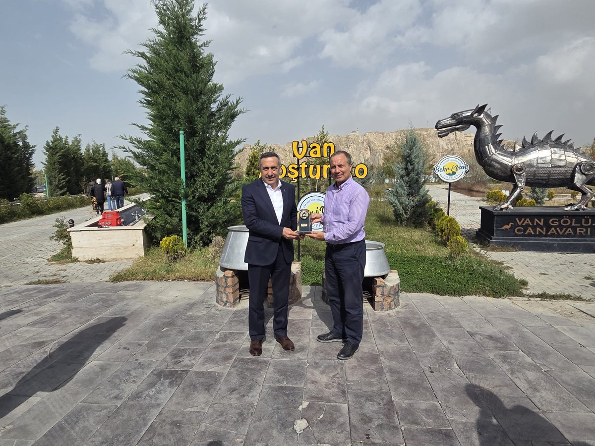 FatihBilalYulek's tweet photo. "MÜSİAD Ankara Ailelerle Tarihi ve Turistik Van Gezisi" programımız kapsamında MÜSİAD Van Şubemizin nazik ev sahipliğinde düzenlenen kahvaltı organizasyonunda bir araya geldik.

Doğunun incisi Van’da gerçekleşen bu verimli buluşmada, bölgeler arası ticari iş birliklerimizi, ortak projelerimizi ve hedeflerimizi istişare etme fırsatı bulduk.

Misafirperverlikleri için MÜSİAD Van Şube Başkanı Abdullah Aras’a ve Kurucu Başkanı Abdulahat Arvas'a teşekkür ediyorum.