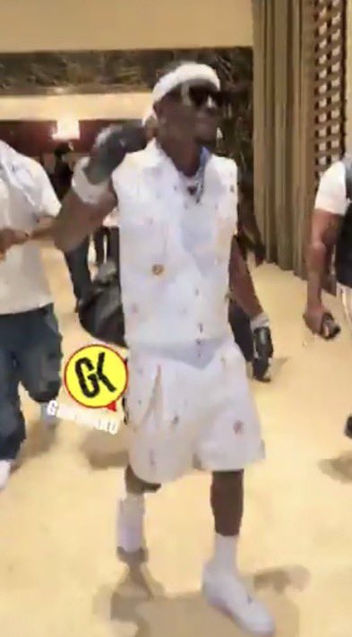 Asirifi_ofc's tweet photo. Shatta Wale de3 🤣🤣Jon dressing nkoa https://t.co/sdoqvbRdcj