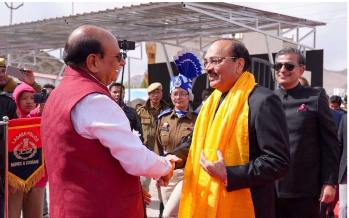 punjabi_jk24x7's tweet photo. CJI ਵੱਲੋਂ ਲੇਹ ’ਚ ਲੱਦਾਖ ਹਾਈ ਕੋਰਟ ਬੈਂਚ ਦਾ ਉਦਘਾਟਨ, LG ਨੇ ਦੱਸਿਆ ‘ਇਤਿਹਾਸਕ ਮੀਲ ਪੱਥਰ’

#CJI #Ladakh #Leh #HighCourt #LadakhBench #Justice #JammuKashmir https://t.co/ibKF2hM4hw