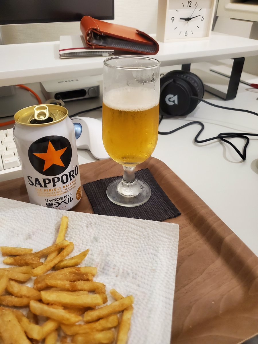 yu_sub_smph's tweet photo. ツの配信あるらしいし、とりあえずお酒飲んでる。 https://t.co/sMchqkZTwf
