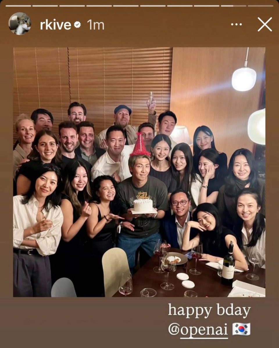 Wakeazul's tweet photo. Celebrating your birthday with AI-generated people is still insane to me 😭 https://t.co/3E2DaX5sdp