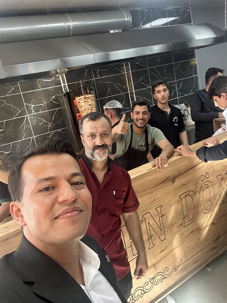 MDOGANSALAR_TR's tweet photo. Ak Gençlik Haliliye olarak, Bakır Turmak ve Mustafa Turmak’ın hizmete açtığı Kardelen Döner’in açılışına katılım sağladık.

Turmak ailesine hayırlı olsun dileklerimizi iletiyor, yeni işletmelerinde bol ve bereketli kazançlar diliyoruz. Hayırlı, uğurlu olsun! 🤝

@RTErdogan @avyusufibis @osmannazlier  @bybekirbozdag @ibrahimeyyupogl 
@milhamigunbegi @fatihseyrekk
@furkankucukk_ @mbagmanci63 
@fatmaocak0663 @AKGenclikGM @akgenchaliliyee

#akgençlik #akparti #gençlikkolları #akgençlikşanlıurfa #receptayyiperdoğan #lider #gençlik
#şanlıurfa #durmakyokyoladevam