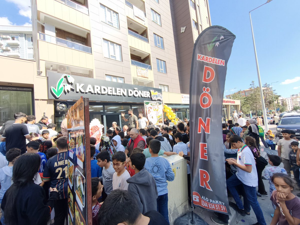 MDOGANSALAR_TR's tweet photo. Ak Gençlik Haliliye olarak, Bakır Turmak ve Mustafa Turmak’ın hizmete açtığı Kardelen Döner’in açılışına katılım sağladık.

Turmak ailesine hayırlı olsun dileklerimizi iletiyor, yeni işletmelerinde bol ve bereketli kazançlar diliyoruz. Hayırlı, uğurlu olsun! 🤝

@RTErdogan @avyusufibis @osmannazlier  @bybekirbozdag @ibrahimeyyupogl 
@milhamigunbegi @fatihseyrekk
@furkankucukk_ @mbagmanci63 
@fatmaocak0663 @AKGenclikGM @akgenchaliliyee

#akgençlik #akparti #gençlikkolları #akgençlikşanlıurfa #receptayyiperdoğan #lider #gençlik
#şanlıurfa #durmakyokyoladevam