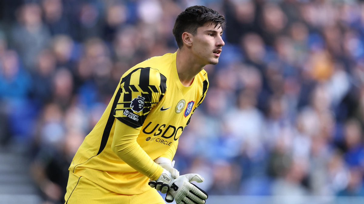tovers98's tweet photo. Mike Penders will have a baptism of fire at Stamford Bridge, with his first two PL games being Spurs and Manchester United.

He was brought in to be our main goalkeeper for years to come, and now he will have the chance to show what he is made of.

Promising start at Everton. https://t.co/NiAHRJ6HbA