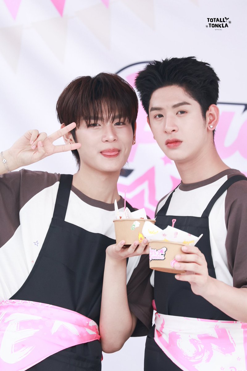 totallytonkla's tweet photo. ไก่ป๊อปหวานมากค้าบบบ😽

CAMPING DAY LOVEx3 
 
#LOVEx3_EP10
@nottonkla — #Tonklashr https://t.co/1Mn3EUEkqO