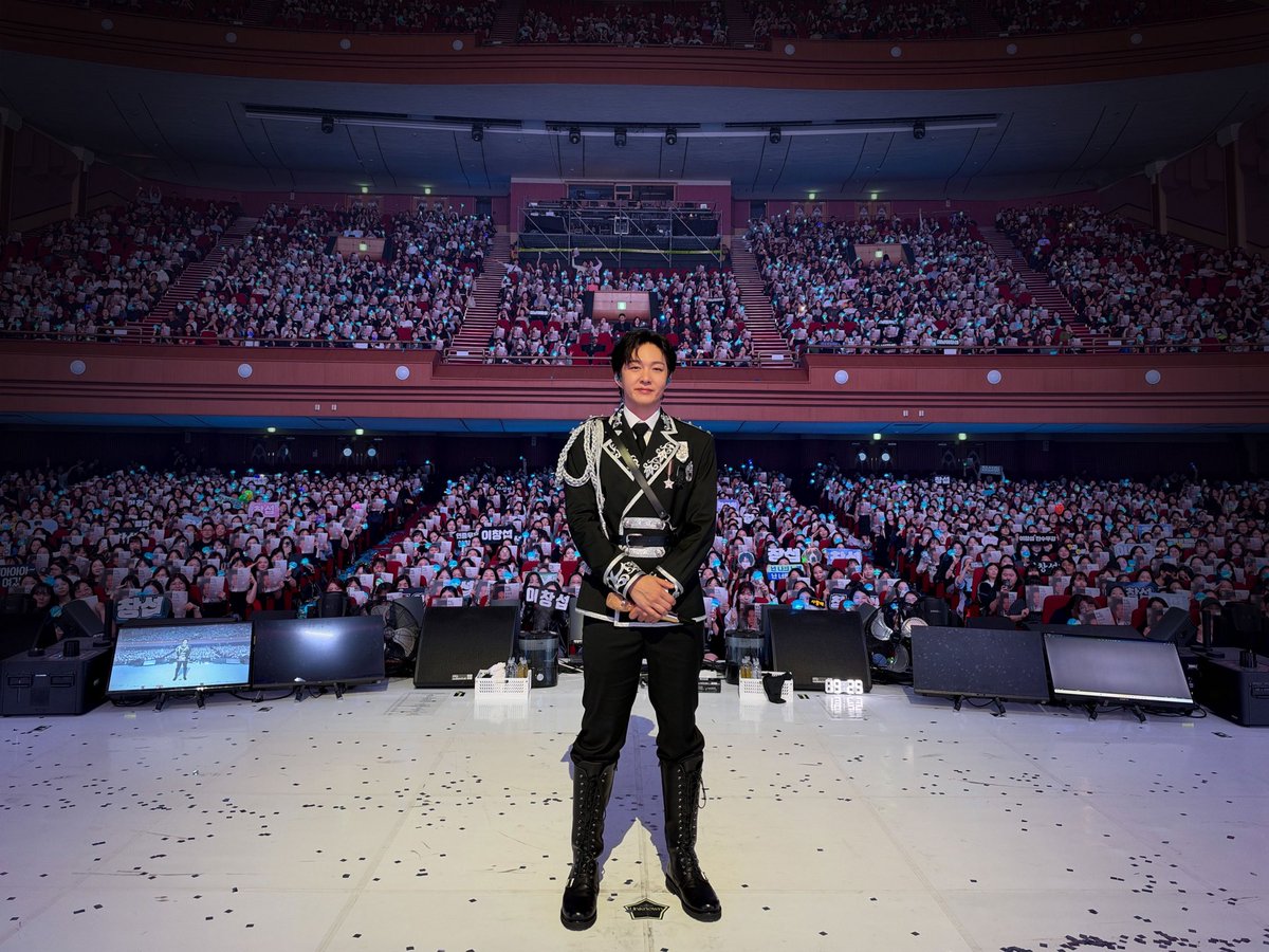 LeeCS_Official's tweet photo. [📸] @ 2026 #이창섭 단독 콘서트 <#Unknown> DAY 3

zz6친💙멜로디의 응원과 사랑으로 가득 채워진 우리의 이야기✨

벌써 마지막이라니 아쉽지만🥹
아직 우리에겐 전국투어가 남아 있으니까요 .ᐟ

창섭이라는 우주에서 반짝이는 별이 되어
앞으로도 쭉 함께해요 (ㅅ´ ˘ `)♡

#LEECHANGSUB #언노운 https://t.co/rpm95EyB5C
