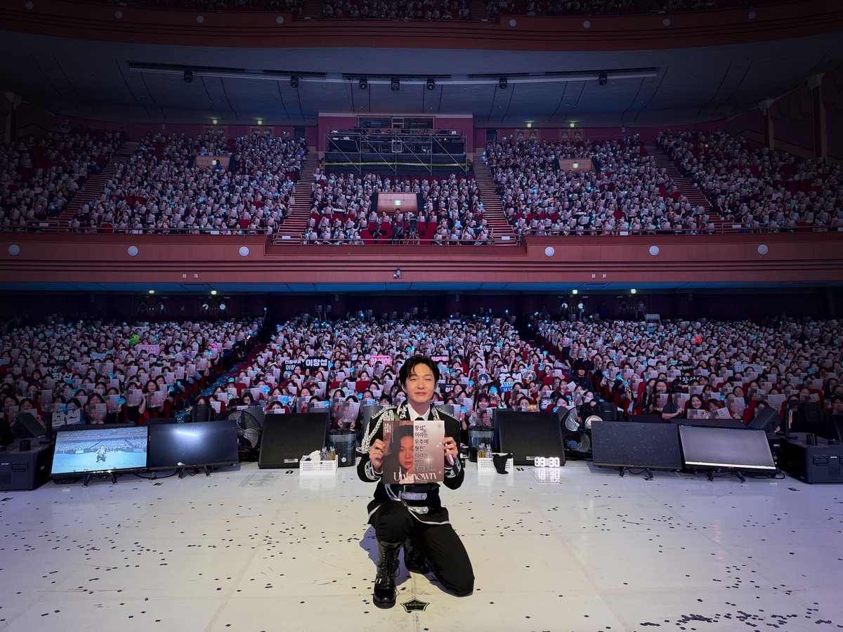 LeeCS_Official's tweet photo. [📸] @ 2026 #이창섭 단독 콘서트 <#Unknown> DAY 3

zz6친💙멜로디의 응원과 사랑으로 가득 채워진 우리의 이야기✨

벌써 마지막이라니 아쉽지만🥹
아직 우리에겐 전국투어가 남아 있으니까요 .ᐟ

창섭이라는 우주에서 반짝이는 별이 되어
앞으로도 쭉 함께해요 (ㅅ´ ˘ `)♡

#LEECHANGSUB #언노운 https://t.co/rpm95EyB5C