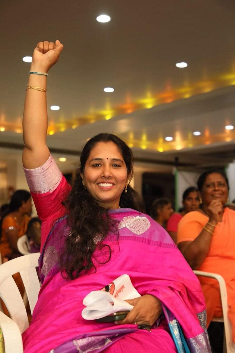Silent_Quen's tweet photo. హ్యాట్సాఫ్, @itsRamTalluri గారు, 
​ఒక పక్కన హరీష్ శంకర్ అనే వ్యక్తి (TDP &amp; YCP) రెండింటి మద్దతుతో) మన జనసేన spokesperson @Keerthana_JSP గారి నామినేషన్ ఆపడానికి చాలా ఇబ్బందులు పెడుతుంటే... 
ఎంత దరిద్రం అంటే పార్టీ ఆఫీస్ నుంచి జీరో రెస్పాన్స్, ఎవరూ కాల్స్ లిఫ్ట్ చేయడం లేదు అంట 1/2 https://t.co/EKzMbtCwyM