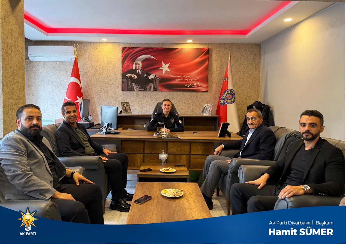 HamitSumer21's tweet photo. 📍 KULP İLÇE EMNİYET MÜDÜRLÜĞÜ

Kulp programımız kapsamında, Kulp İlçe Emniyet Müdürümüz Sayın Zeynep Özkan’ı ziyaret ederek ilçemizin huzur ve güvenliği için yürütülen çalışmalar hakkında istişarelerde bulunduk.

Nazik ev sahiplikleri ve misafirperverlikleri dolayısıyla Sayın Zeynep Özkan’a teşekkür ediyor, vatandaşlarımızın huzur ve güvenliği için özveriyle görev yapan tüm emniyet teşkilatımıza çalışmalarında başarılar diliyorum.