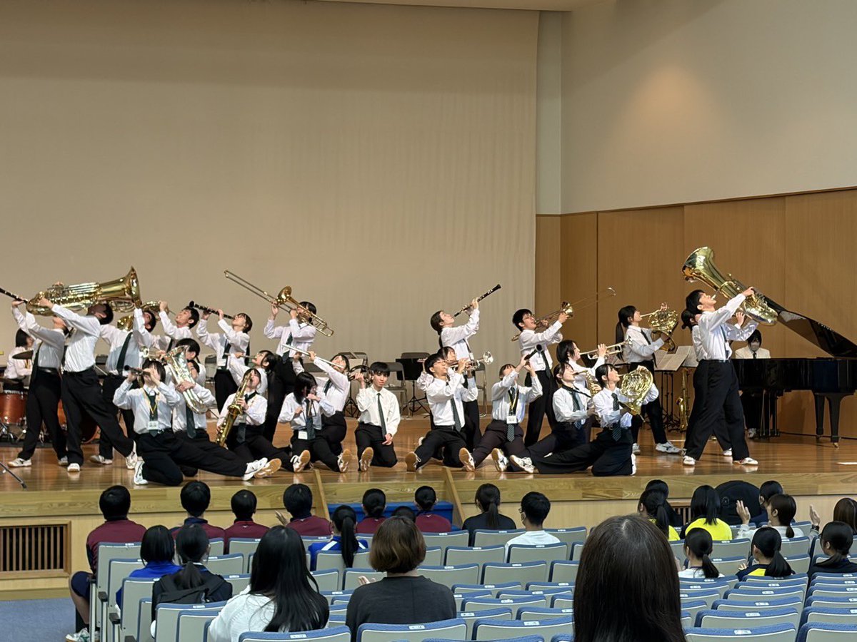 suiken_kojo's tweet photo. 2026.10.18

今日は部活動体験会を行いました‼️

事前連絡を上回る28人の中学生が来てくださり、一緒に活動を楽しみました🎶

吹研部員からの感謝の気持ちを込めた歓迎演奏から始まり、パート練習では交流しながら音を合わせました。最後には、歓迎演奏で披露した「銀河鉄道999」を https://t.co/KAWE66D4OH