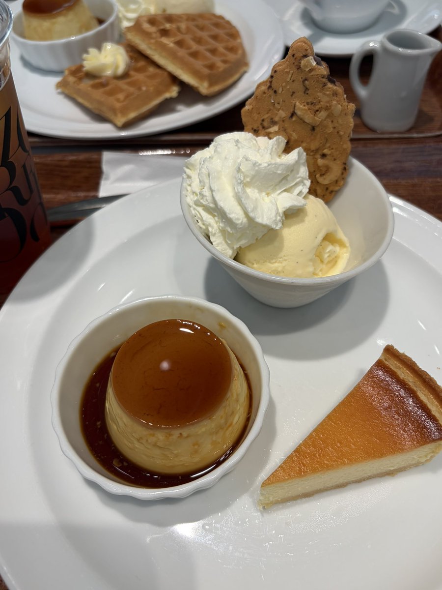 minawanokokoro's tweet photo. 今日は夕方まで
綺麗なものを見たり
美味しい物を食べたり

コスモス園は風が強くじっとしてくれないから、上手く写真に取れなくて💦
動画に！コスモスの可愛いダンスに注目‼️

サプライズで
ドライフラワーのプレゼントも貰いました☺️
楽しい一日でした*.⋆( ˘̴͈́ ꒵ ˘̴͈̀ )⋆.* https://t.co/zXTnHOzKiW