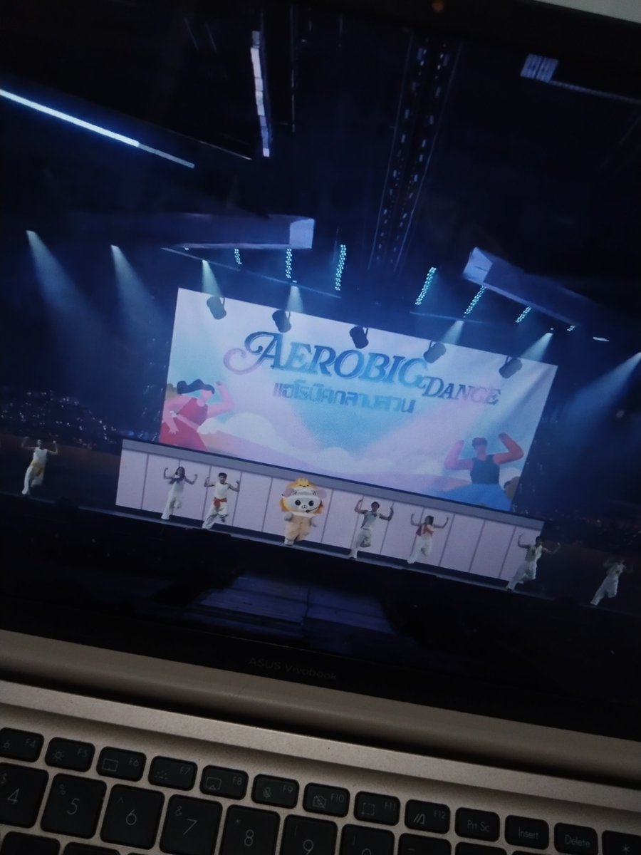 panachaigf_'s tweet photo. TIBA-TIBA AEROBIC DANCE?! 😭😭😭☝️☝️☝️ GA USAH TEST DNA EMANG RILL ANAK GEMFOT, di luar ekspektasi 😭😭

OH MY BEST DAY WITH FOURTH
#FourthConcertD3 #Lookkhunoo https://t.co/Y7s3waWBOX