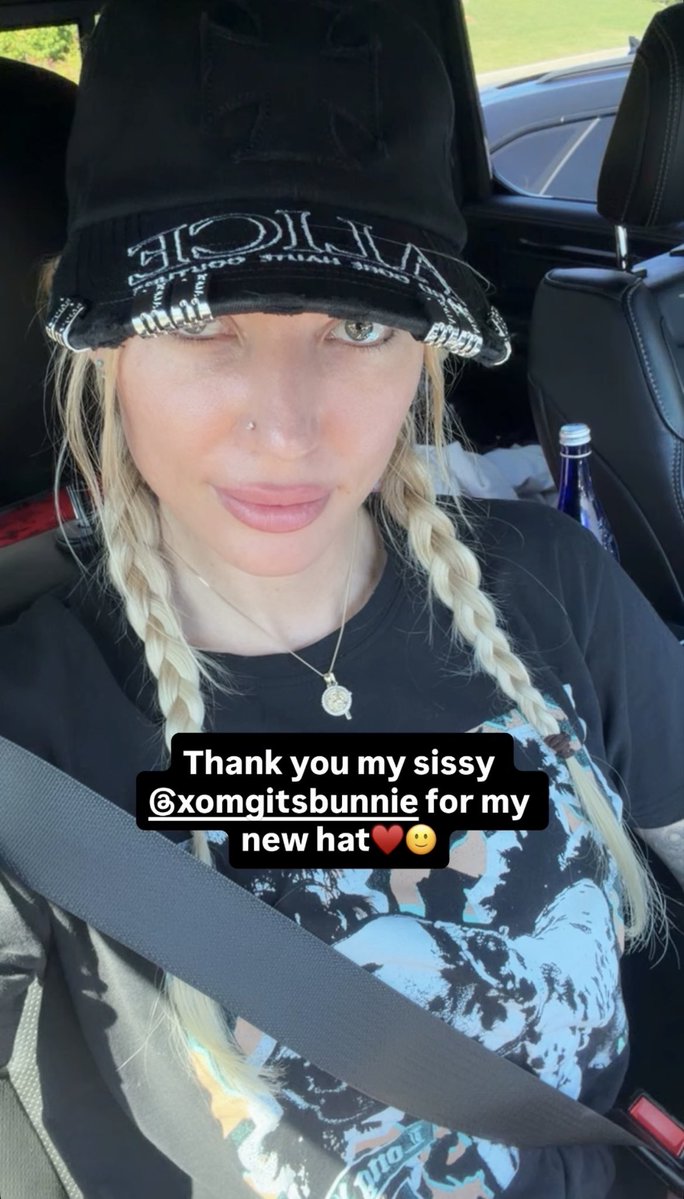Vikingbarbie248's tweet photo. How does my cap hat 🎩 looks 💕😊 https://t.co/A9XP73KJFo