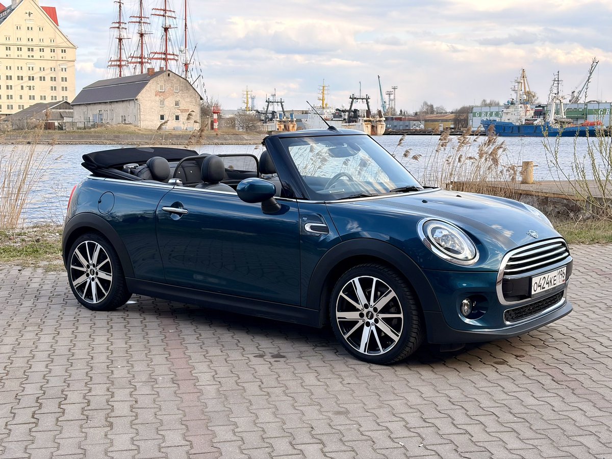 SteavePeat's tweet photo. Редкий случай: продаю машину, к которой успел привязаться.

MINI Cooper Cabrio Sidewalk Edition, 2020 год, 1.5 Turbo.

Это не самый быстрый MINI и не самый практичный автомобиль на свете. Зато один из тех, ради которых иногда хочется ехать просто так. https://t.co/lnaEA8LBEj