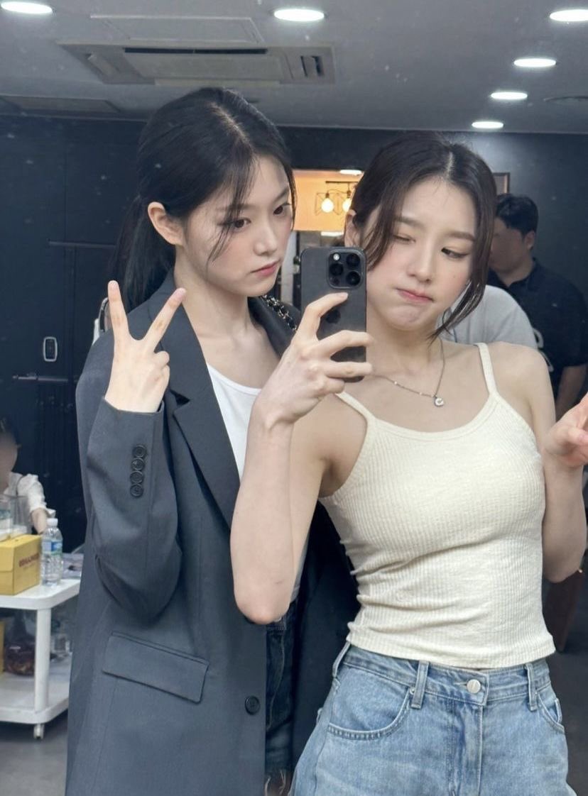 hyunjinlog's tweet photo. #happyheejinday https://t.co/MetItZOwW6