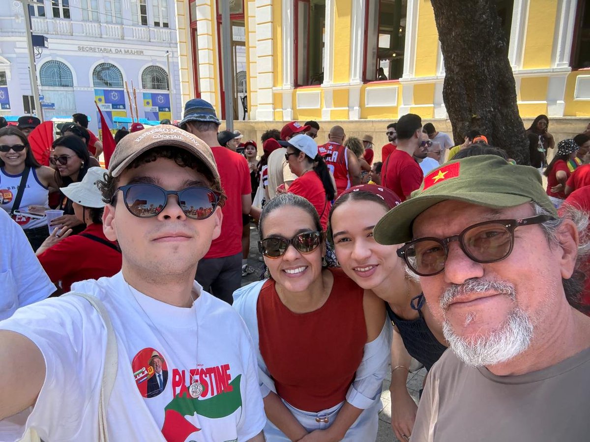 eugeniopfl's tweet photo. Já no Marco Zero, Recife, esperando nosso ato começar. São três hoje por aqui! Bora LULA! https://t.co/1Sx04SK90H