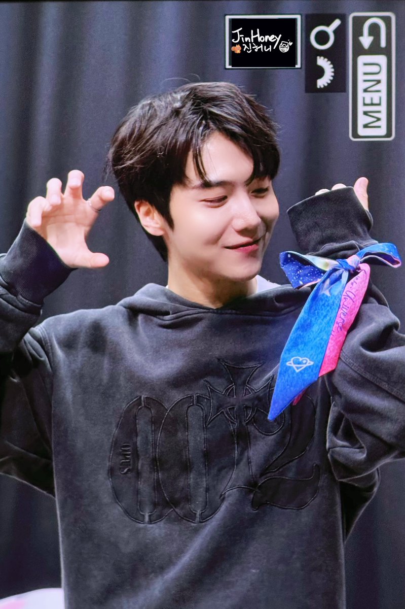 jinhoney417's tweet photo. 261018 pre
🎀
@jinhojo_x
#진호 #조진호 #JINHO #ジンホ
#펜타곤 #PENTAGON
#PENTAGON_101010
#PENTAGON_10th_Anniversary https://t.co/ayFX88Lgj2