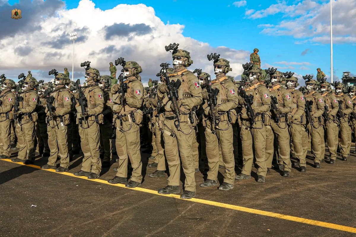 LibyaFieldNotes's tweet photo. More on the equipment and fire arms displayed in the recent LAAF special forces parade/drills:

Assault rifles: 
🇷🇺AK-15 
🇷🇺AK-103
🇧🇾VSK-100
🇮🇹Nuova Jager Solid series M4?

GP Machine gun:
🇷🇸 Zastava M84

Sniper rifle:
🇷🇺Orsis T-5000 https://t.co/gEzMc4Vt42