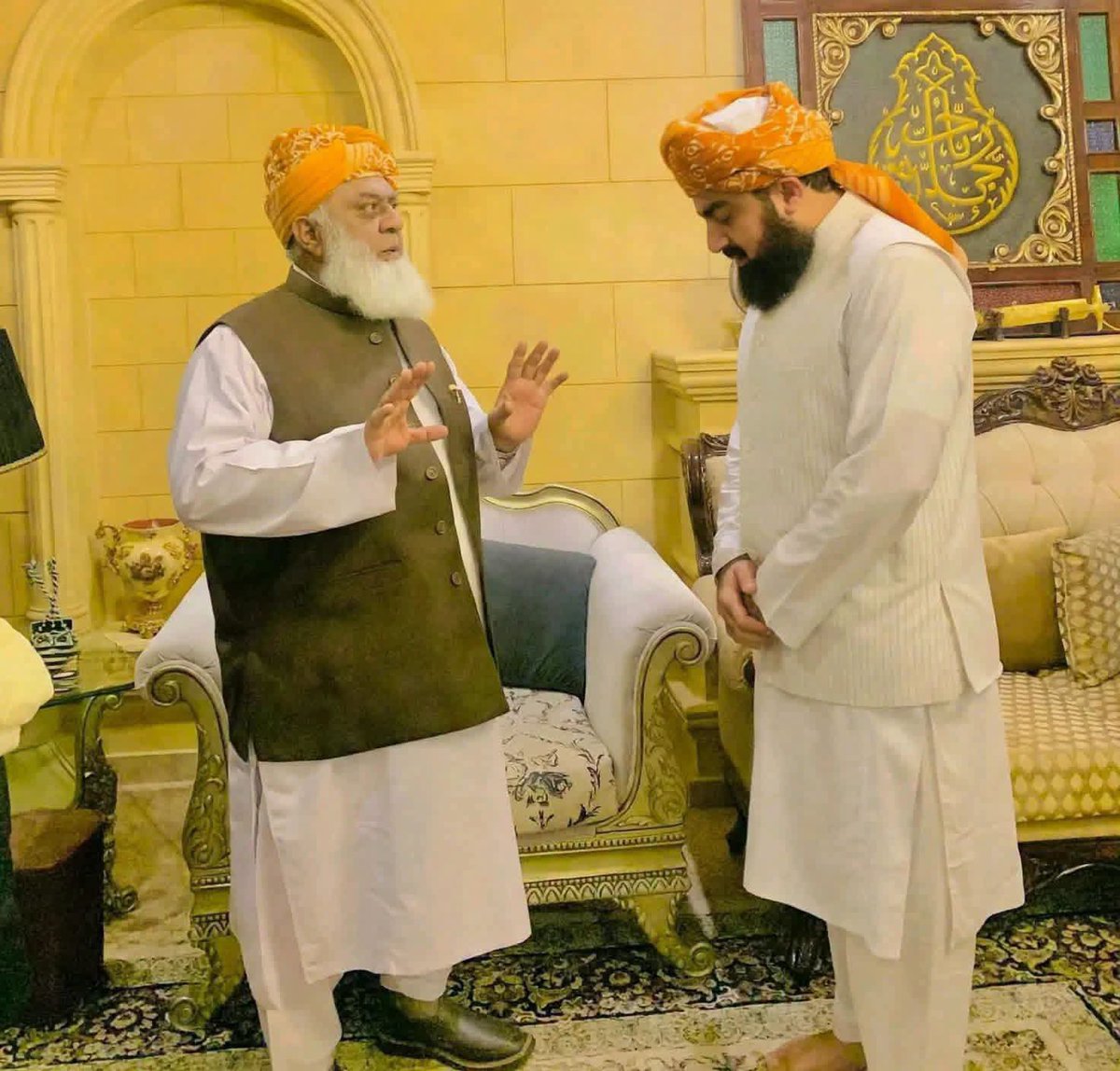 NMuhammad78443's tweet photo. 🦁 🦁 
#وطن_فروش_چوکیدار https://t.co/Bsd2rZwdy4