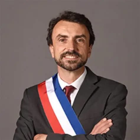 lolitazemorita's tweet photo. 🔴Les parisiens pleurent leur ville ‼️
les nantais pleurent leur ville , les marseillais pleurent leur ville , 
les lyonnais pleurent leur ville , 
les lillois pleurent leur ville , les grenoblois pleurent leur ville mais dites , donc , les maires gauchistes de ces villes ne sont pas arrivés par hasard non ??? 😉

Lors du second tour des municipales de 2026 , c'est bien des bulletins de vote citoyens qui les a porté à la tête de ces villes n'est ce pas ????

Au bout de ces bulletins gauchistes , il y a avait bien des mains d'habitants de ces villes n'est ce pas ???

Le vote , c'est choisir en toute conscience un type de société , choisir une politique pour régir la vie des citoyens , c'est choisir la politique qui sécurisera la vie de la société ......

Et bien vous avez choisi en citoyen et en toute conscience , libre de vos choix , et bien pleurez maintenant mais en silence !