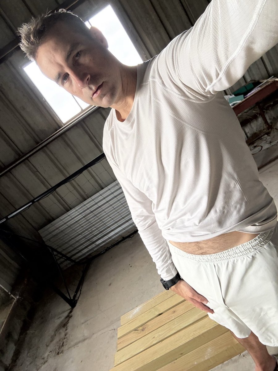 mrpundies's tweet photo. My workshop is a little dirty—just like me. https://t.co/JdYBT2My88
