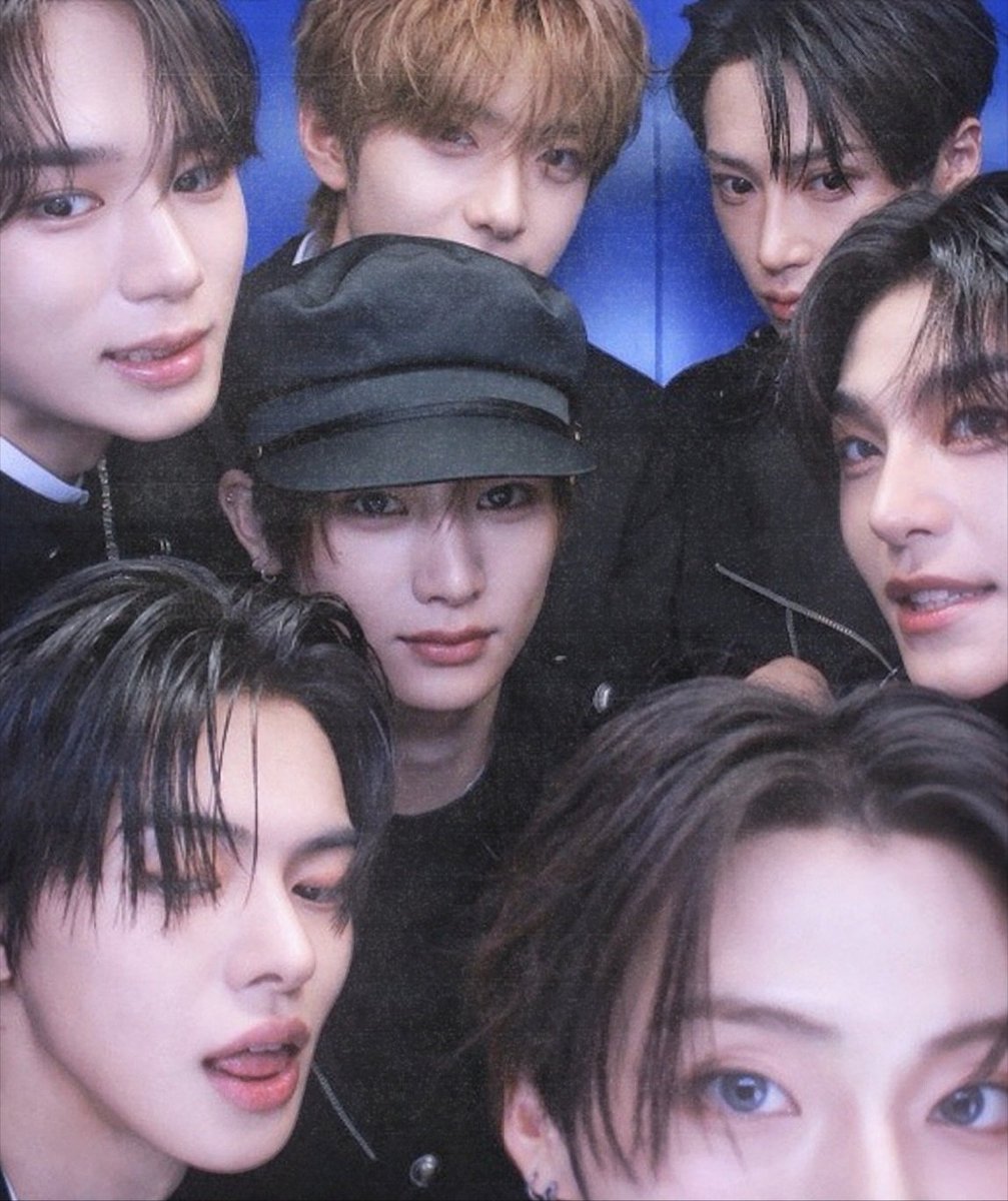 leozwonn's tweet photo. fam(ily) https://t.co/qznFAiifAs
