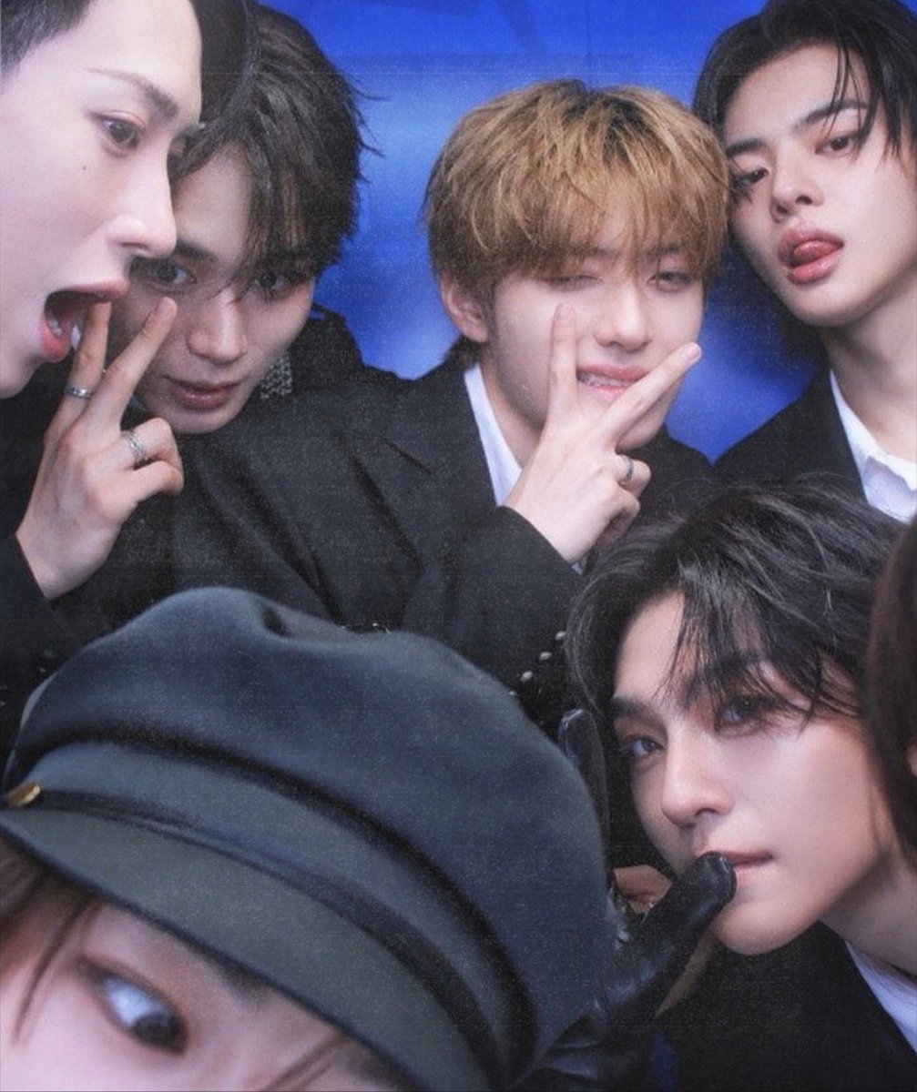 leozwonn's tweet photo. fam(ily) https://t.co/qznFAiifAs