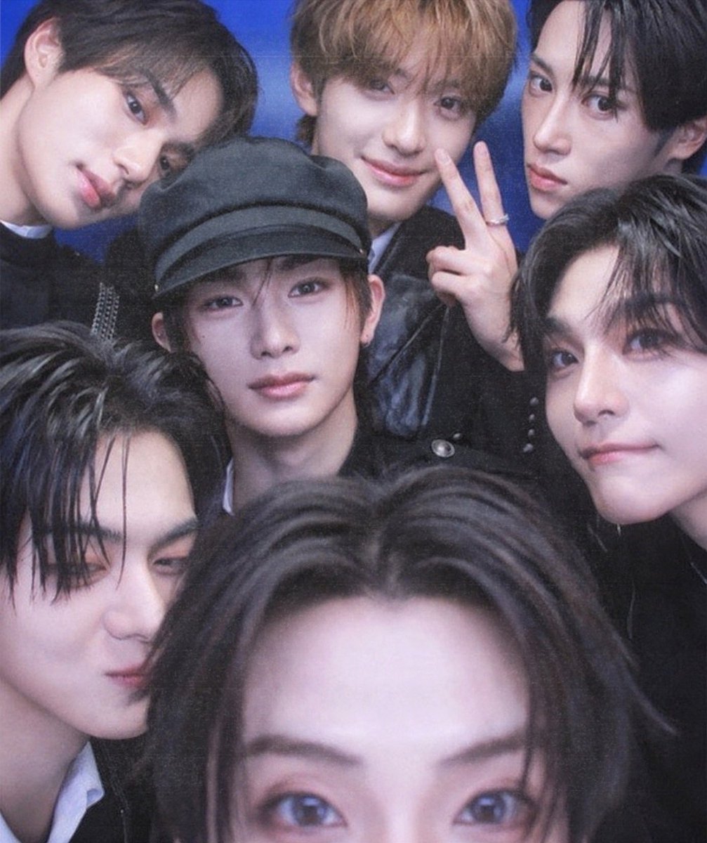 leozwonn's tweet photo. fam(ily) https://t.co/qznFAiifAs