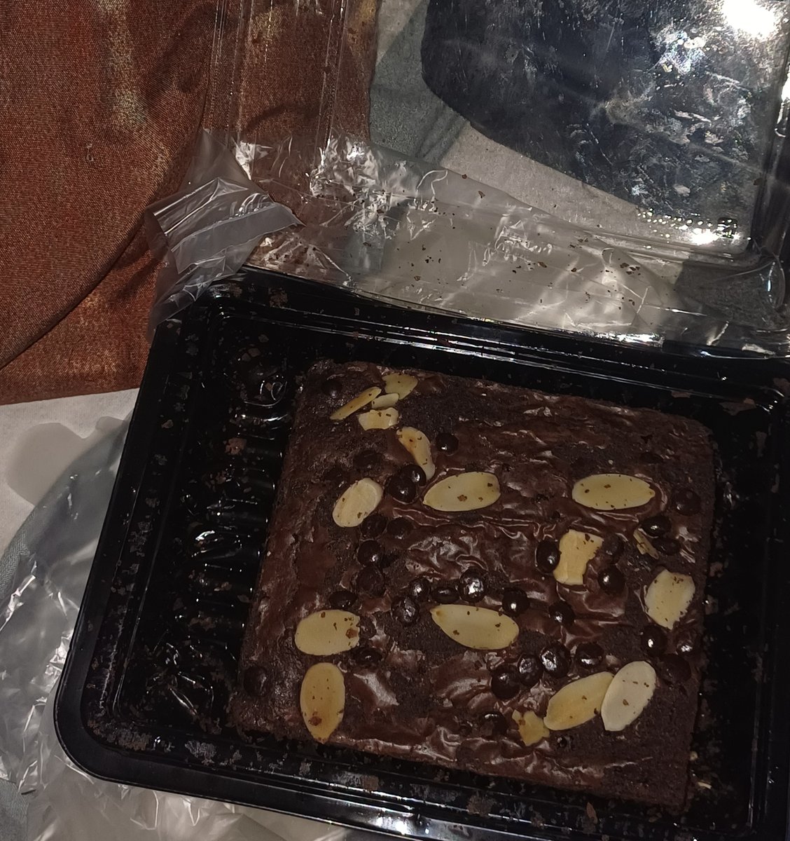 viiansyy's tweet photo. Big thanks untuk yang jual browniess di lungsirrr depan gacoan karenaa enakkk bangettt ++ muraaahh😍 https://t.co/O7XSO7UxTk