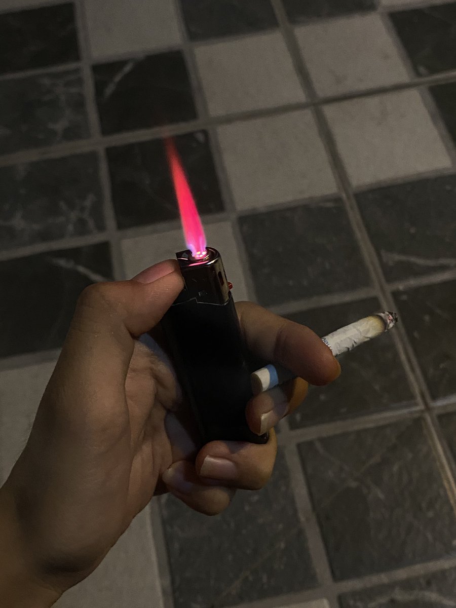 phorestmist's tweet photo. #yositwt my freakin pink flame lighter is hereeeee😍😍😍😍😍😍😍 https://t.co/Vfghuo9CpV