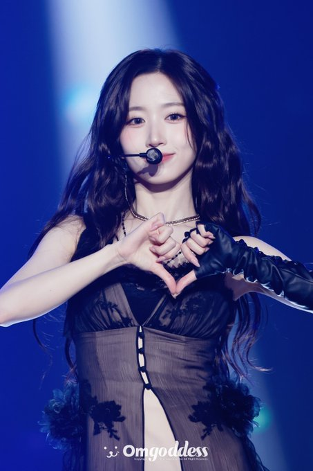 ohaewoned's tweet photo. SO FUCKING BEAUTIFUL SHES TRYING TO KILL ME OUT HERE https://t.co/1IuVH7LfOR