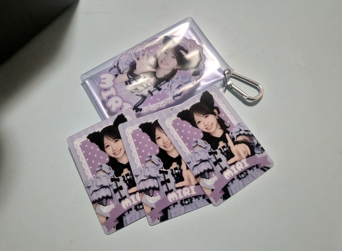 __kmrnnk_'s tweet photo. 全11種のランダムカード3つ買って全被りするの凄い笑 https://t.co/C93wjJT9Yi