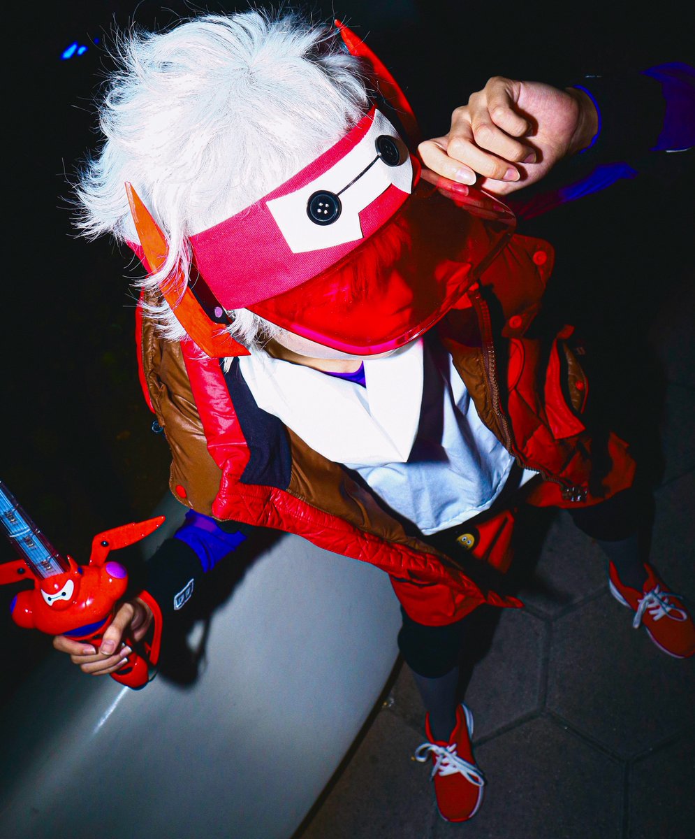 jakajakarun's tweet photo. ベイマックス2.0の仮装してきた🦸🏻‍♂️🎃
生産者兄弟たちと📸

#Dハロ仮装
1枚目→photo maru https://t.co/FIKQsO6D19