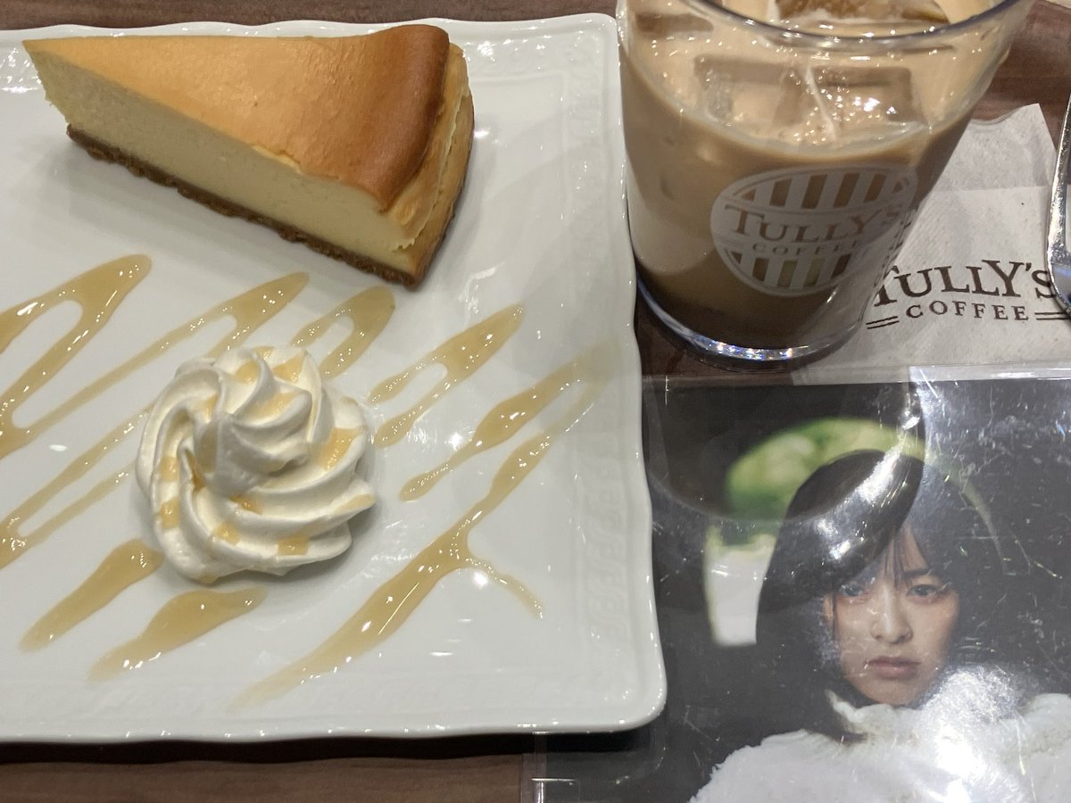 parallel62's tweet photo. 東京日帰り旅🗼
新幹線の遅れがあって会場に遅れましたが、生のななちゃん、くびれがQooのペットボトルだった！
テレビでやってた米福さんの天丼サクサク♪
新潟にはない、タリーズのゴーダチーズケーキ🧀
新潟帰ったら、グッズの開封動画上げます！
#森七菜
#パラレルチャンネル https://t.co/i513Pyez2h
