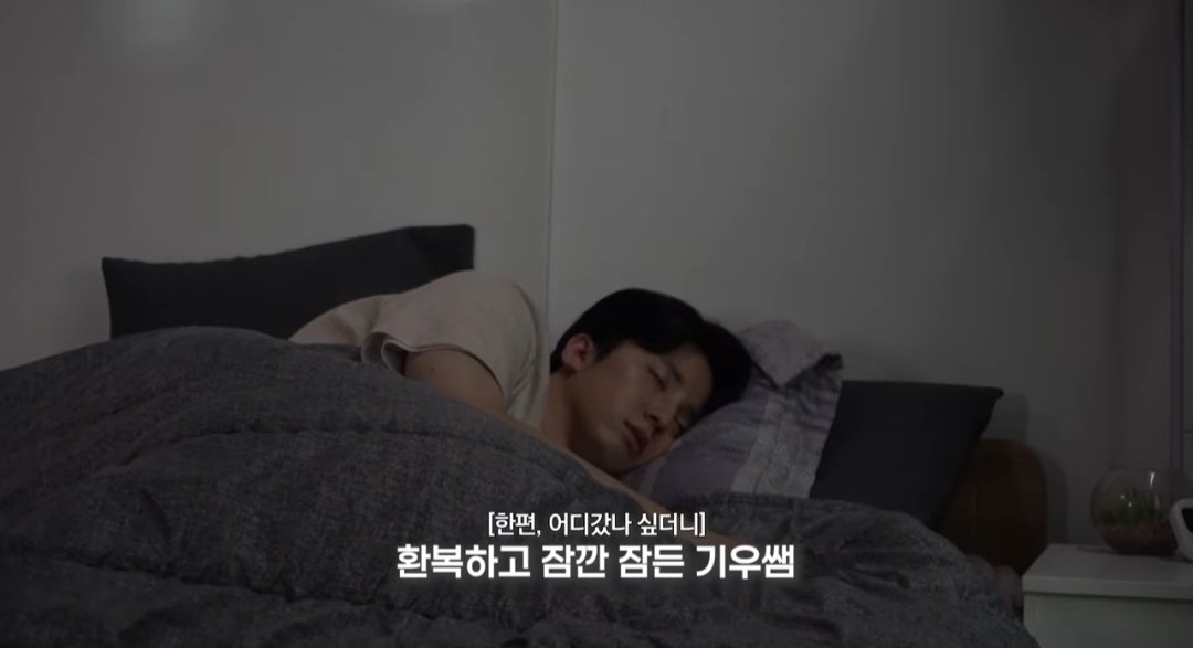 netiiiit's tweet photo. 3시간 💋 촬영후
20대와 30대의 차이

20대왼 = 멀쩡하게 인터뷰함
30대른 = 꿀잠 주무심zzZzzzZz
#소년주의 https://t.co/LOFdjCTApN