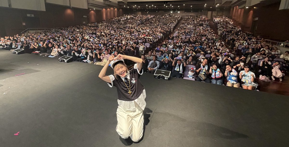 harami_piano's tweet photo. 47都道府県ツアー【30ヶ所目・静岡】ありがとー！！🗻🐥⸒⸒

初の富士市のライブ！行きの道で富士山がどーんと迎え入れてくれて最高の景色だったなぁ。。

今日は懐メロ大陸で昭和の名曲ちょっと多めday🍷でもディズニーメドレーでお子様も喜んでくれた🏰🧒💓

今日のリクエストは「ミックスジュース」に「VIVANT」がまさかのミックス。リクエストくれた赤ちゃん寝ちゃってけど、曲終わりに起きてくれた👶笑

集合写真はさわやかのハンバーグをナイフとフォークで切るポーズ😋🍴笑

残り17ヶ所！
来週は10/24(土)和歌山だーー🍊🐼

🎫チケットこちら 
https://t.co/X5n5IKt4TR

#ハラミちゃん47ツアー2026