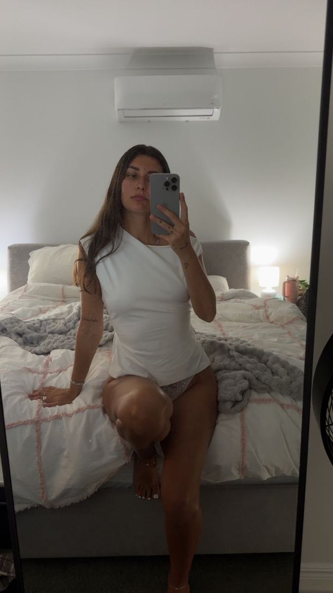 camille111489's tweet photo. Confident in who I am 💃 https://t.co/nMNhjDPFw1