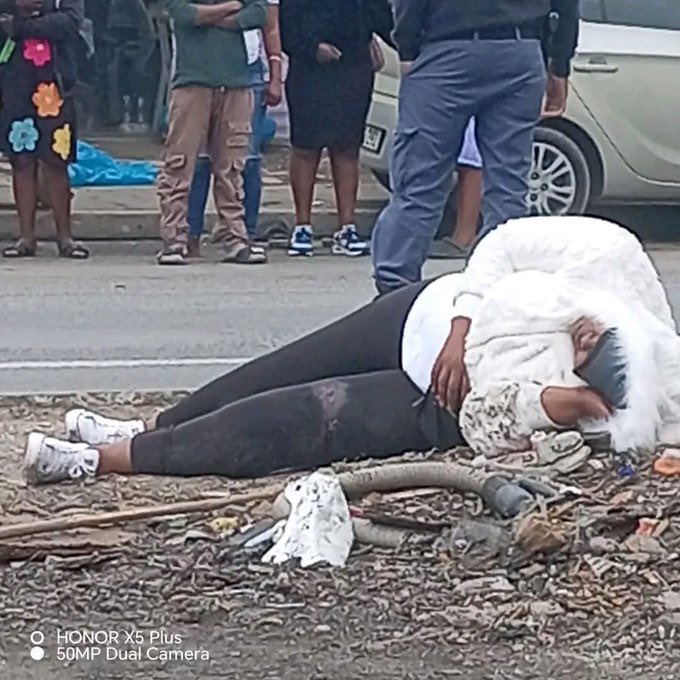 Dzungie007's tweet photo. This are bodies of SOUTH AFRICAN shot at today….. 😭😭😭😭😭😭

My heart is so painful.. THE ELITE HAVE Unleashed THE POLICE ON US.  they are silencing us, they want us to  accept illegal mogranst even if it means they will wipe us out. https://t.co/8yR0MRpV1f