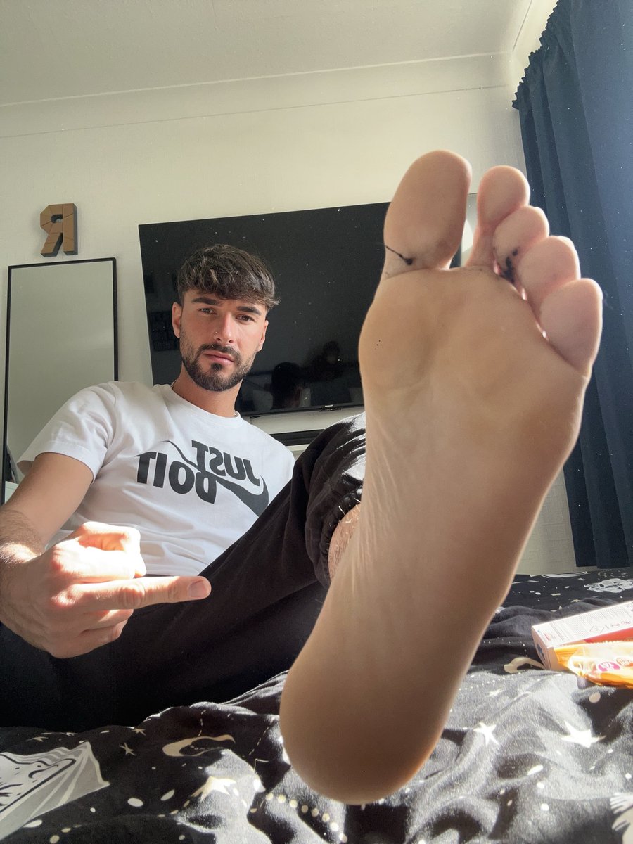 MasterR98's tweet photo. Lick the black lint from my toes like a good boy 

Cashmaster findom paypig https://t.co/F1UZnXMsFJ