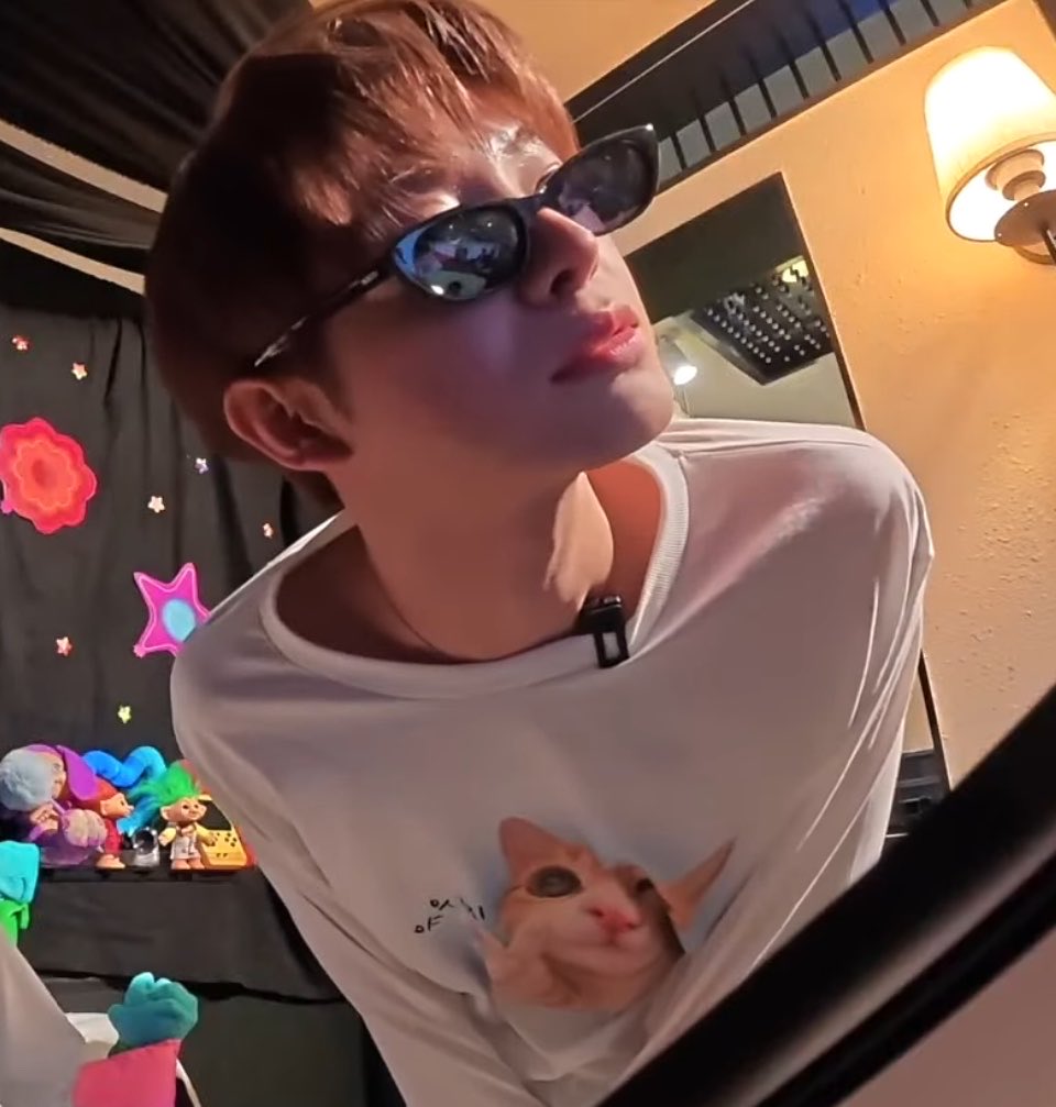wishonmystars's tweet photo. 아진짜 어깨 때문에 티셔츠 꽉 끼는 거 확 느껴져… https://t.co/ZfHhpzdcCL