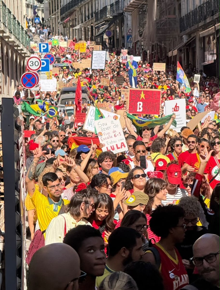 MidiaNINJA's tweet photo. LISBOA GIGANTE!

As ruas de Lisboa CHEIAS em apoio a Lula.

📸 Rafael Condack Barcelos / Núcleo do PT em Portugal https://t.co/27wtQ13ojW
