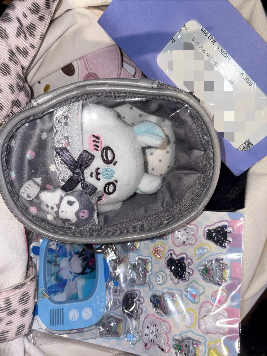kittxchuchu's tweet photo. 아노 라이브 다녀왓어요・・・ 
키링이랑 스티커 삿어.ᐟ.ᐟ.ᐟ 
냥오에쨩은 품절이엇어 ᴛ  ̫ ᴛ https://t.co/V8ZqgLXZDZ