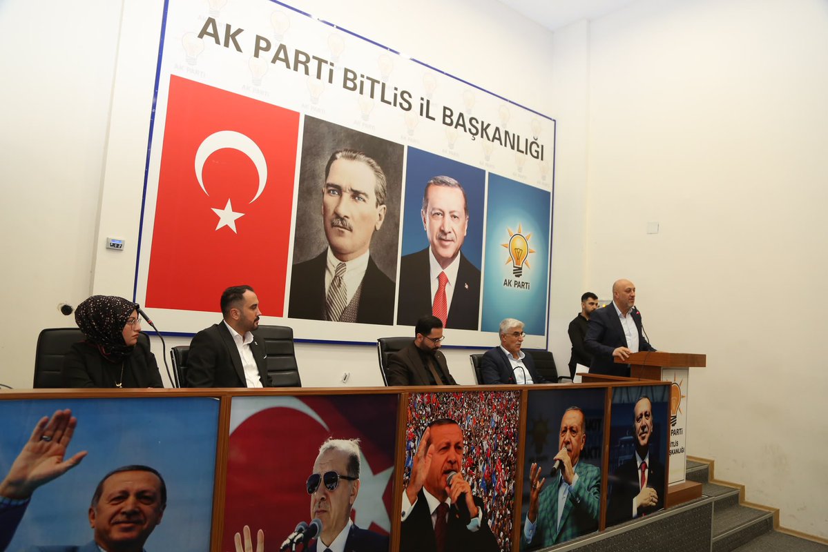 EnginGunceoglu's tweet photo. İstişare kültürü; her daim birliğimizin mayası, istikametimizin pusulası olmuştur.

Merkez İlçe Danışma Meclisi Toplantımızda yol ve dava arkadaşlarımızla bir araya gelerek hem çalışmalarımızı değerlendirdik hem de geleceğe dair hedeflerimizi tazeledik.

Bu kutlu yolda; aynı inançla, aynı azimle, aynı istikamette yürümeye devam edeceğiz.